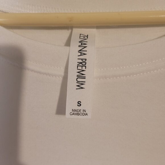 Zenana Premium Womens Shirt Top Blouse Size L Ivory color Buttons Accents - Picture 2 of 3